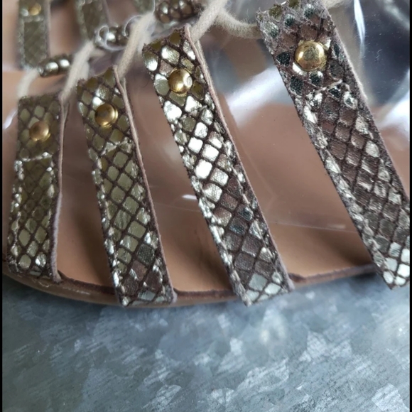 Stylish Tan and Gold Women's Sandals - Picture 7 of 7